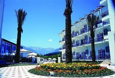 Larissa Blue Κεμέρ